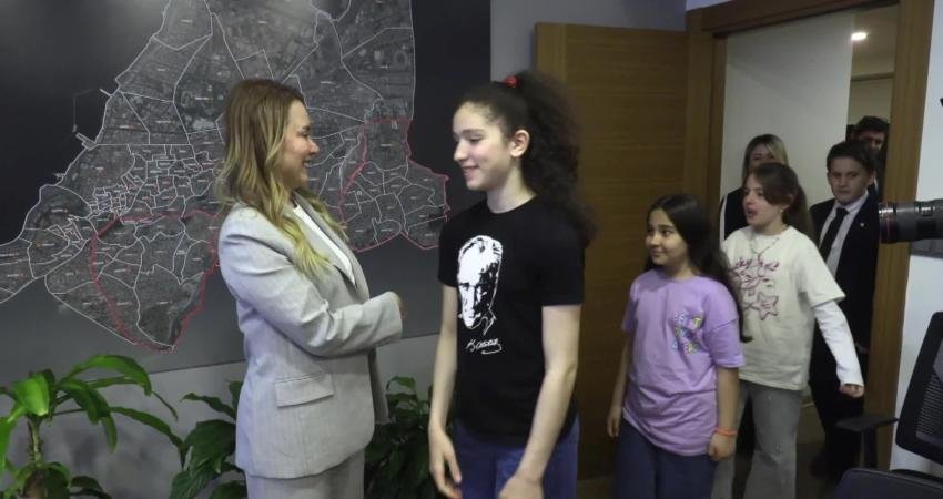 Konak Belediye Başkanı Nilüfer Çınarlı Mutlu, 23 Nisan’da başkanlık koltuğunu