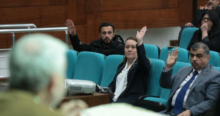 2025 Yılı Faaliyet Raporu’nun kabul edildiği Konak Belediye Meclisi’nde konuşan