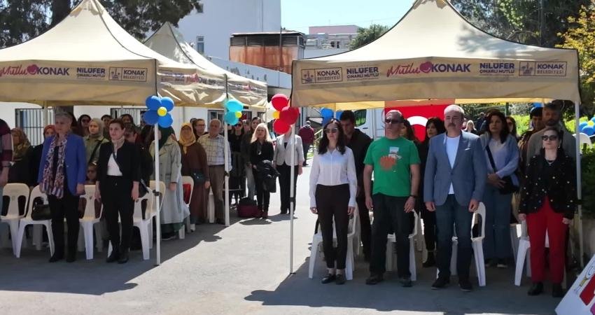 Konak’ta Otizm Farkındalık Günü’nde “Biz de Varız” dediler Konak Engelsiz Yaşam Köyü’nde düzenlenen Otizm Farkındalık Günü etkinliğinde “Biz