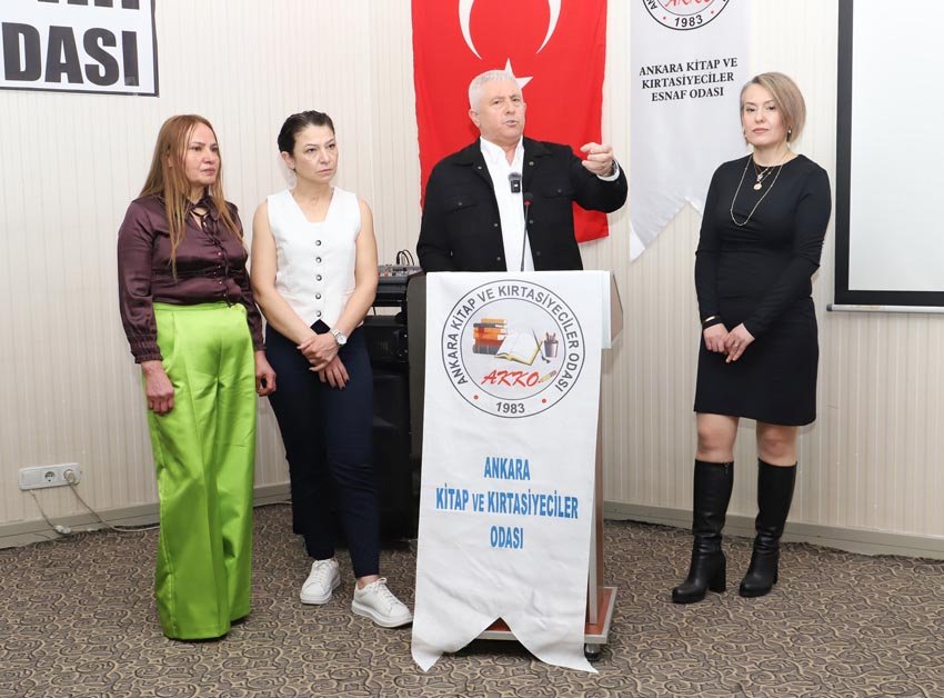 Küçükarzuman: Kadın üyelerimiz sektöre güç ve değer katıyor Ankara Kitap ve Kırtasiyeciler Esnaf Odası Başkanı Müslüm Küçükarzuman, "Kadın