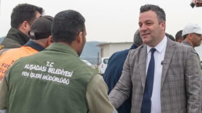 Kuşadası Belediyesi Başkan Vekili Tahsin Demirtaş, Fen İşleri Müdürlüğü çalışanları ile
