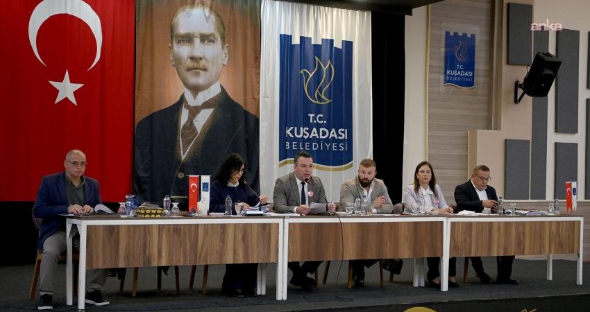 Kuşadası Belediye Meclisi’nde kesintisiz hizmet vurgusu Kuşadası Belediye Meclisi nisan ayı olağan toplantısında konuşan Belediye Başkan