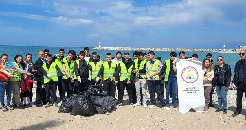 Kuşadası Belediyesi, Kuşadası Mesleki Eğitim Merkezi (MESEM) öğrencilerinin başlattığı “Mavi