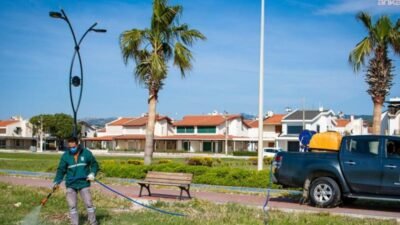Kuşadası Belediyesi Park ve Bahçeler Müdürlüğü ekipleri, kent genelinde başlatılan