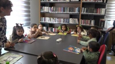 Kuşadası Belediyesi, Kütüphaneler Haftası dolayısıyla ilçe genelinde çocuklar ve yetişkinler