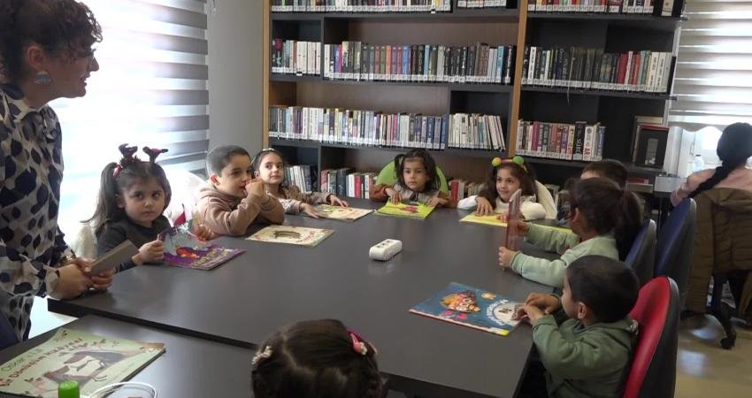 Kuşadası Belediyesi, Kütüphaneler Haftası dolayısıyla ilçe genelinde çocuklar ve yetişkinler
