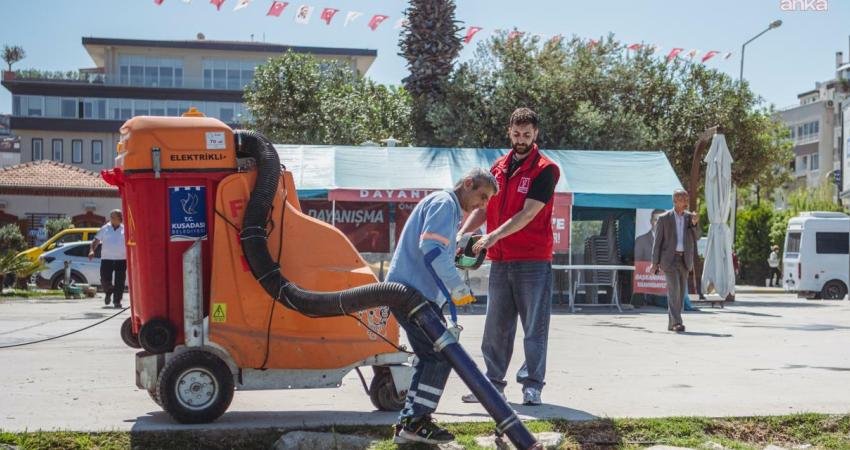 Kuşadası Belediyesi, yaz sezonunun yaklaşmasıyla sahil şeridinde bakım ve temizlik