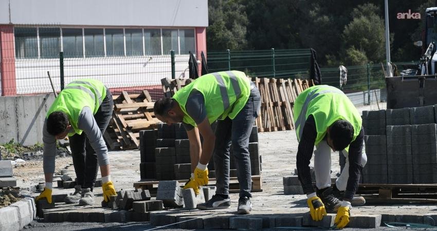 Kuşadası Belediyesi’nin yol yenileme çalışmaları, Değirmendere’de devam ediyor Kuşadası Belediyesi, ilçe genelinde sürdürdüğü yol yenileme çalışmalarına Değirmendere Mahallesi’nde