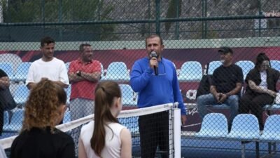 Kuşadası Belediyesi ile Kuşadası Tenis Kulübü iş birliğinde 23 Nisan