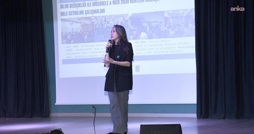 Kuşadası’nda ortaokul ve lise öğrencileri, sosyal projelerin ve girişimcilik konularının