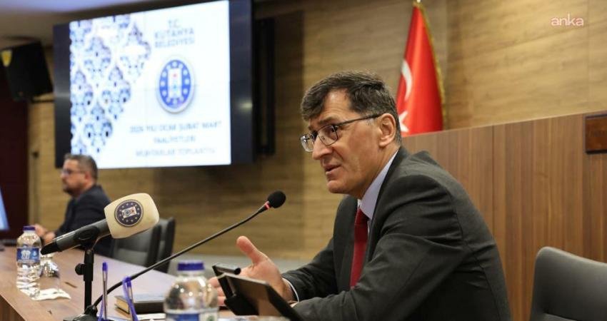 Kütahya Belediye Başkanı Eyüp Kahveci'nin yönetiminde düzenlenen muhtarlar toplantısında, kentin ve