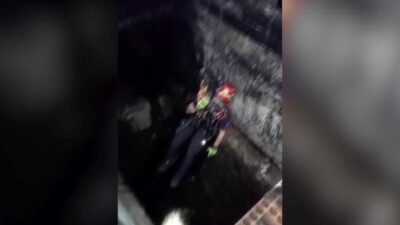 İzmir’de 20 metrelik kuyuya düşen kuzu, itfaiye ekiplerinin titiz çalışması