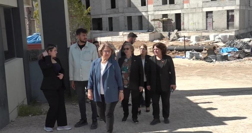 Hamile eşi Beste Kızılay’ı ruhsatsız silahla öldürdüğü iddiasıyla yargılanan Ali