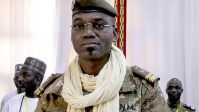 Mali Savunma Bakanı General Sadio Camara, silahlı muhalif gruplarca askeri hedeflere yönelik