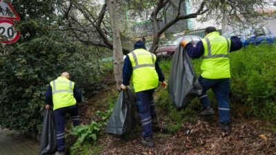 Maltepe Belediyesi Temizlik İşleri Müdürlüğü ekipleri, baharın gelişiyle birlikte ilçe genelinde