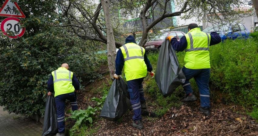 Maltepe Belediyesi Temizlik İşleri Müdürlüğü ekipleri, baharın gelişiyle birlikte ilçe genelinde