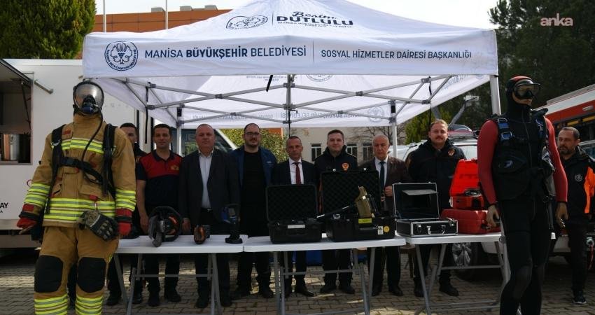 Manisa Büyükşehir Belediyesi’nden “Afetlerde İnsan Olmak” sempozyumuna katkı Manisa Büyükşehir Belediyesi, Manisa Celal Bayar Üniversitesi tarafından düzenlenen "Afetlerde