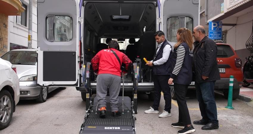 Manisa Büyükşehir Belediyesi, engelli bireylerin sağlık hizmetlerine erişimini kolaylaştırmak amacıyla