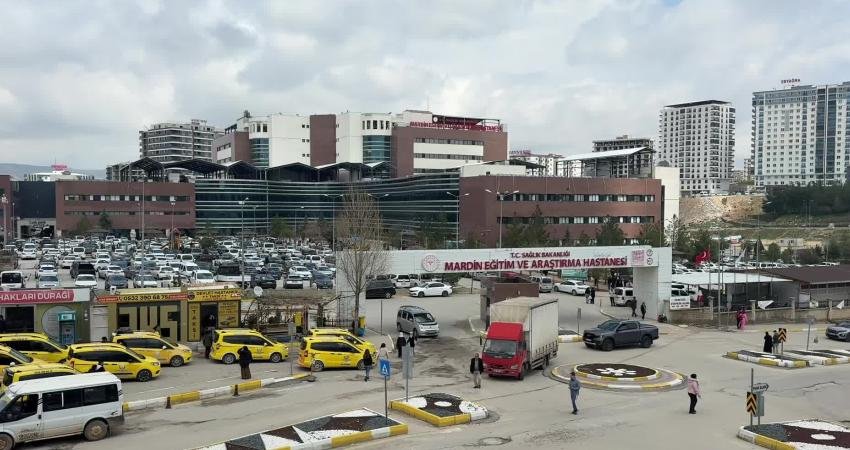 Mardin’in Artuklu ilçesi Diyarbakır kara yolu Sultan Şeyhmus Kavşağı’nda iki