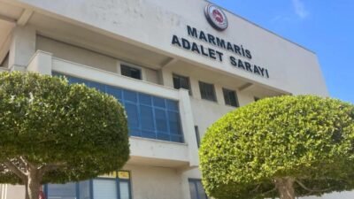Muğla’nın Marmaris ilçesinde tekne çekimi sırasında vincin uzatma kolunun kırılması