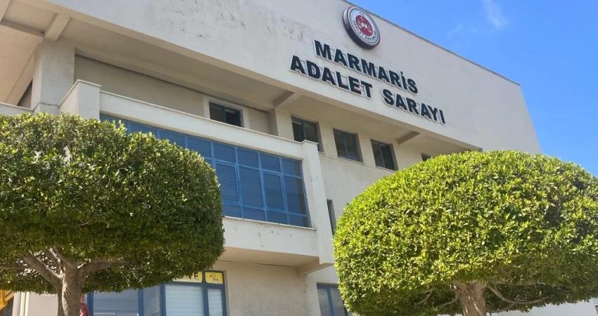 Muğla’nın Marmaris ilçesinde tekne çekimi sırasında vincin uzatma kolunun kırılması