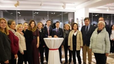 Marmaris Belediyesi tarafından Kültür ve Sanat Evi’nde düzenlenen programda hem