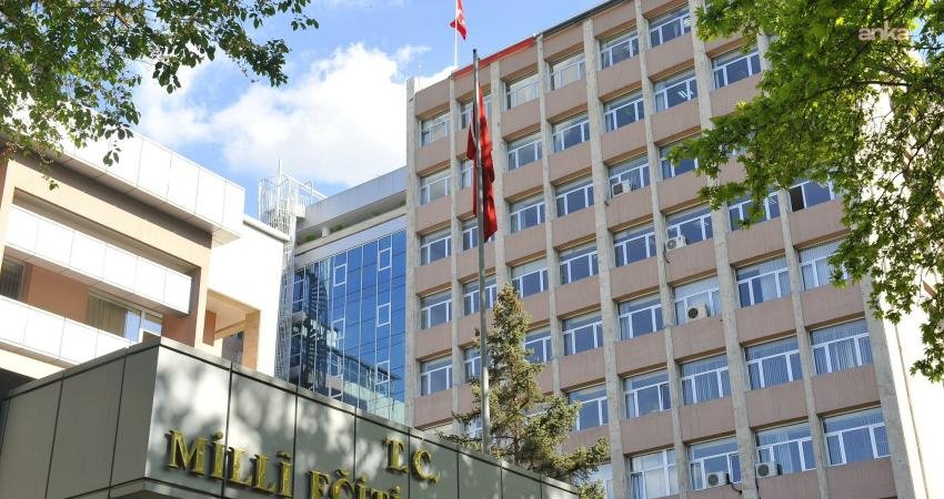 MEB: “İzinsiz eğitim kurumlarına devam eden Türk öğrenciler için 81 ilde çalışma başlatıldı” Milli Eğitim Bakanlığı, izinsiz eğitim faaliyeti yürüten kurumlara devam eden