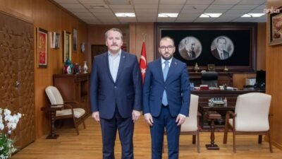 Memur Sen Genel Başkanı Ali Yalçın, SGK Başkanı Yunus Elitaş'ı