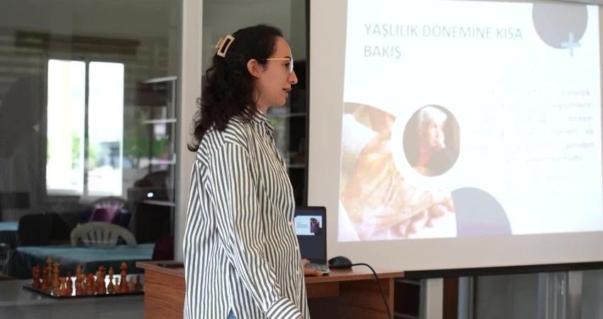 Mersin Büyükşehir Belediyesi Emekli Evi üyelerine “Yaş Almış Bireyler Arasında Akran Zorbalığı” eğitimi Mersin Büyükşehir Belediyesi, yaş almış bireylerin sosyal yaşamda daha sağlıklı