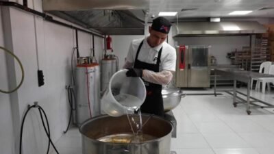 Mersin Büyükşehir Belediyesi tarafından Silifke’de hizmete açılan aşhane, hafta içi