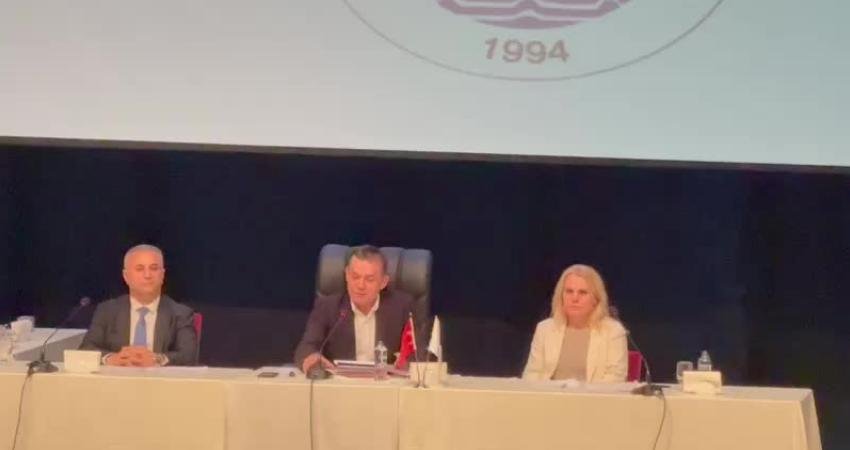 Mersin Yenişehir Belediyesi’ne operasyon… Başkan Özyiğit: “Arkadaşlarımızın aklanarak döneceğine inanıyorum” CHP’li Yenişehir Belediye Başkanı Abdullah Özyiğit, belediyeye yönelik operasyonun ardından