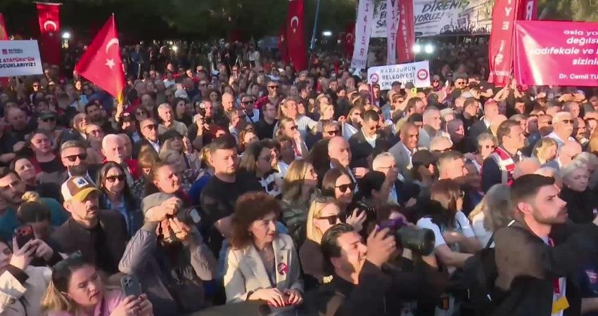 Meslek Fabrikası mitingi… CHP İzmir İl Başkanı Güç: İzmir halkıyla inatlaşmayın Meslek Fabrikası binasının tahliyesine karşı başlatılan direniş 3. Gününde devam