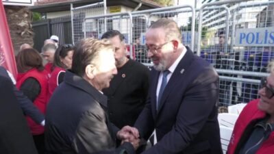 İzmir Büyükşehir Belediyesi’ne ait Meslek Fabrikası önündeki nöbeti beşinci gününde