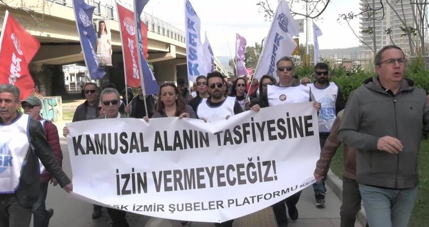 Meslek Fabrikası nöbetine KESK’ten destek… İzmir Büyükşehir Belediye Başkanı Tugay: “Bu halk, bu kötü yönetime ‘dur’ demeli” İzmir Büyükşehir Belediyesi’ne ait Meslek Fabrikası önündeki nöbet yedinci gününde