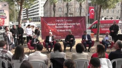 İzmir Büyükşehir Belediye Başkanı Cemil Tugay’ın başlattığı Meslek Fabrikası'ndaki nöbetin