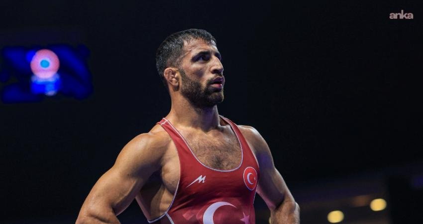 Milli güreşçi Murat Fırat, Arnavutluk'un başkenti Tiran'da devam eden Avrupa Güreş