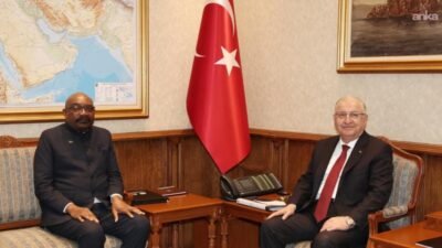 Milli Savunma Bakanı Yaşar Güler, Zambiya Savunma Bakanı Ambrose Lwiji