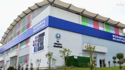 Mudanya Belediyesi, Mudanya Gençlik ve Spor Merkezi'ni hizmete açtı. Belediye Başkanı