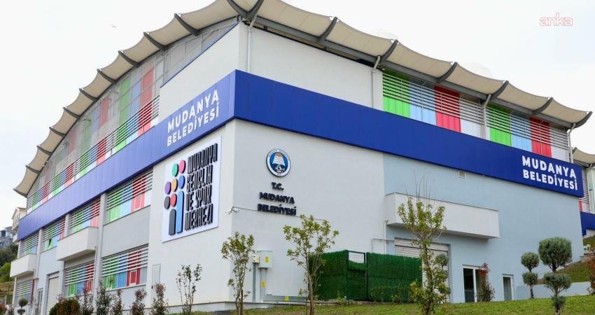 Mudanya Belediyesi, Mudanya Gençlik ve Spor Merkezi'ni hizmete açtı. Belediye Başkanı