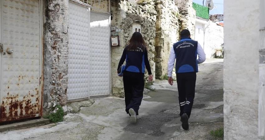 Muğla Büyükşehir Belediyesi, evde sağlık hizmetleri kapsamında fizyoterapi desteğini sürdürerek