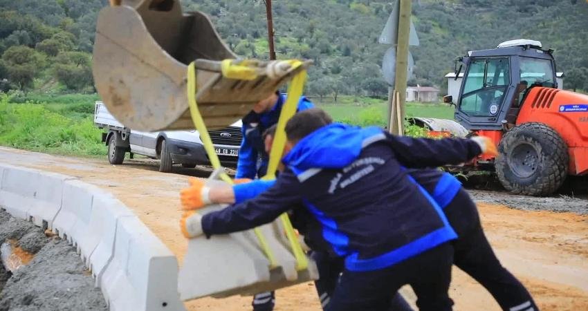 Milas’ta üç mahalleyi birbirine bağlayan ve yoğun yağış nedeniyle hasar