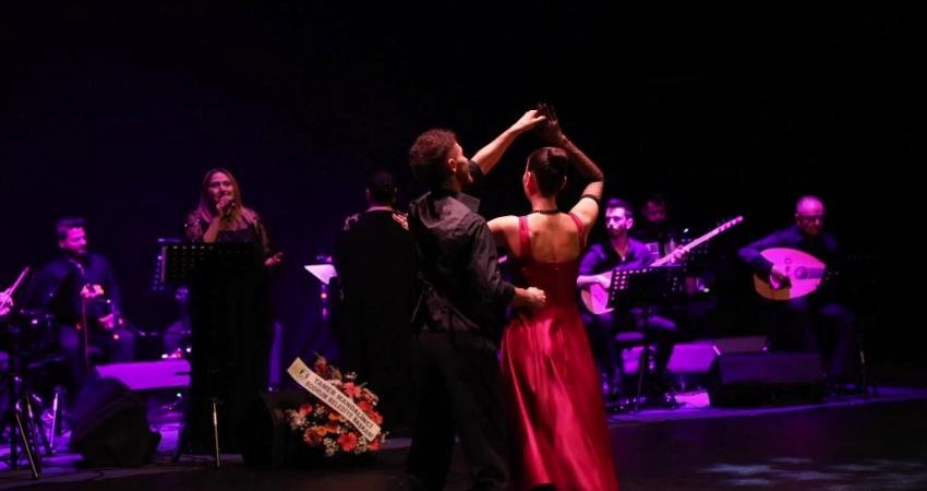 Muğla’da nostalji rüzgârı: 70’lerin ve 80’lerin film müziklerine yoğun ilgi Muğla'da, sinema tarihinin unutulmaz melodilerine ev sahipliği yapan "Film Müzikleri