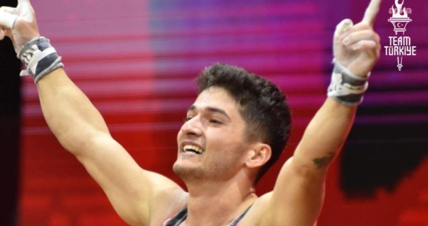 Gürcistan'ın başkenti Batum'da devam eden Avrupa Halter Şampiyonası'nın ikinci gününde