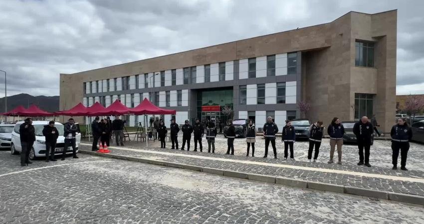 Munzur Üniversitesi öğrencileri, Gülistan Doku soruşturmasına ilişkin Tunceli Adliyesi önünde