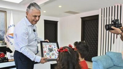 Muratpaşa Belediyesi’nin kreşlerinde eğitim gören öğrenciler, 23 Nisan Ulusal Egemenlik