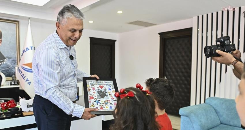 Muratpaşa Belediyesi’nin kreşlerinde eğitim gören öğrenciler, 23 Nisan Ulusal Egemenlik