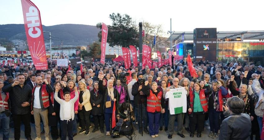Bursa Büyükşehir Belediye Başkanı Mustafa Bozbey’in tutuklanmasının ardından kentte protestolar