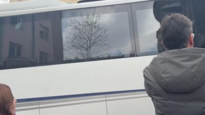 Sağlık kontrolleri tamamlanan Bursa Büyükşehir Belediye Başkanı Mustafa Bozbey, eşi,