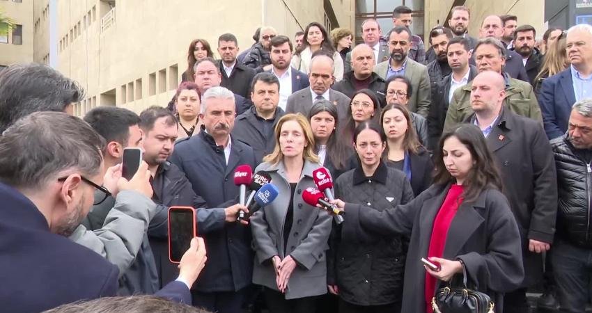 CHP Bursa İl Başkanı Nihat Yeşiltaş: “Siyasallaştırdıkları yargı eliyle Büyükşehir Belediyesi’ne çökecekler, milletin iradesine çökecekler” CHP Bursa İl Başkanı Nihat Yeşiltaş, Bursa Büyükşehir Belediye Başkanı