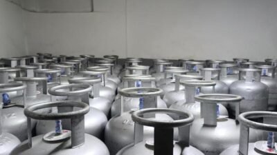 Mutfak tüpüne zam geldi. Osmaniye'nin Kadirli ilçesinde bir yurttaş tüp